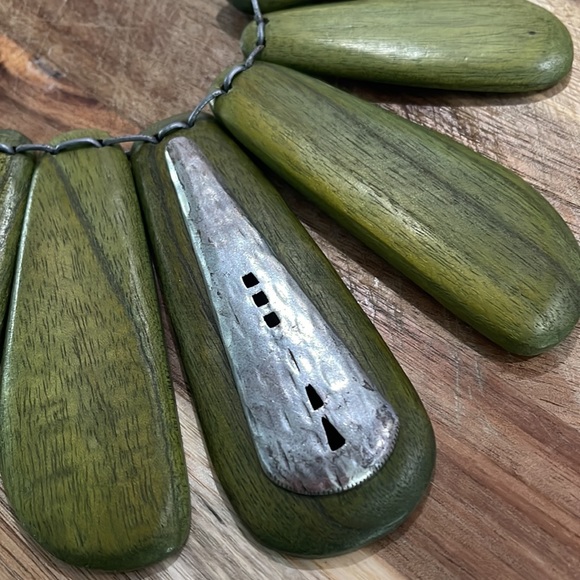 Wood/hammered silver collar necklace that makes a statement! - Picture 2 of 3
